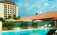 Swimming pool The Gateway Hotel Ernakulam
